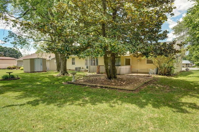 940 Carl Allen St, Mount Vernon, MO 65712 - view of grassy yard