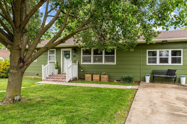 801 N Myrtle St, Pierce City, MO 65723 - bungalow-style house with a front yard and a shingled roof