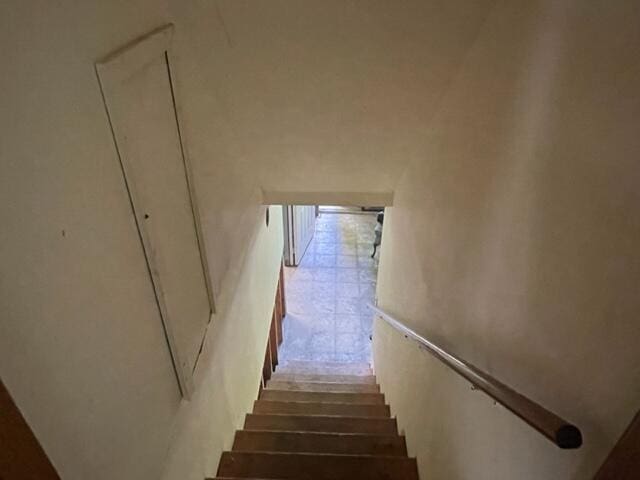 10694 Red Spring Rd, Mountain Grove, MO 65711 - view of stairs