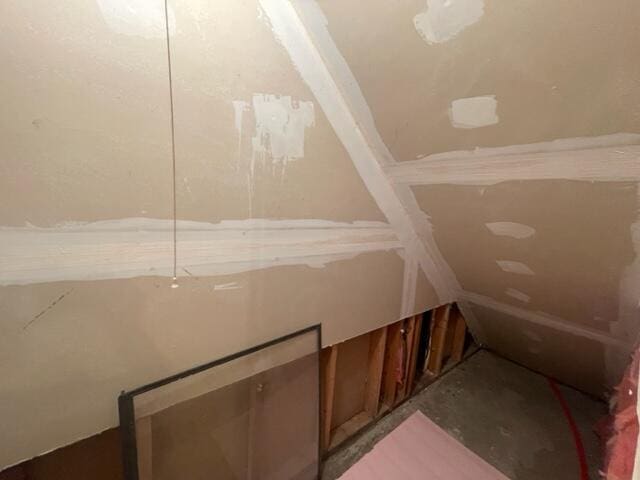 10694 Red Spring Rd, Mountain Grove, MO 65711 - view of attic