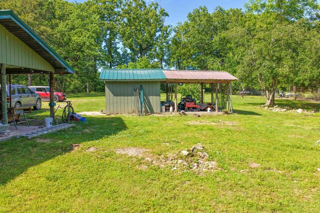 10694 Red Spring Rd, Mountain Grove, MO 65711 - view of grassy yard featuring an outbuilding and a carport