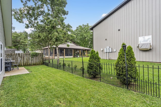 131 Lake Beach Ln, Hollister, MO 65672 - view of yard with a patio area