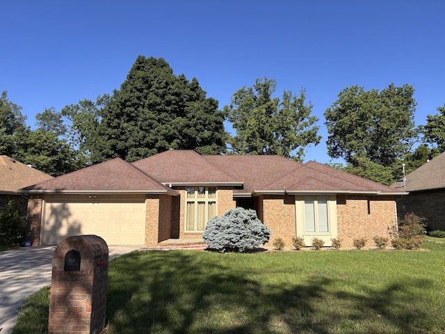 view of front of house with brick siding, an attached garage, a front lawn, and driveway