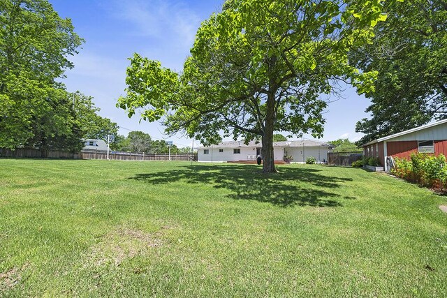 103 W Mockingbird Ln, Crane, MO 65633 - view of yard