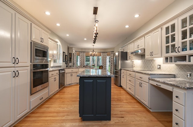 2539 S Forrest Heights Ave, Springfield, MO 65809 - kitchen featuring stainless steel appliances, a center island, recessed lighting, light wood finished floors, and under cabinet range hood
