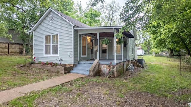 222 Poplar St, Thayer, MO 65791 - view of front facade with a porch
