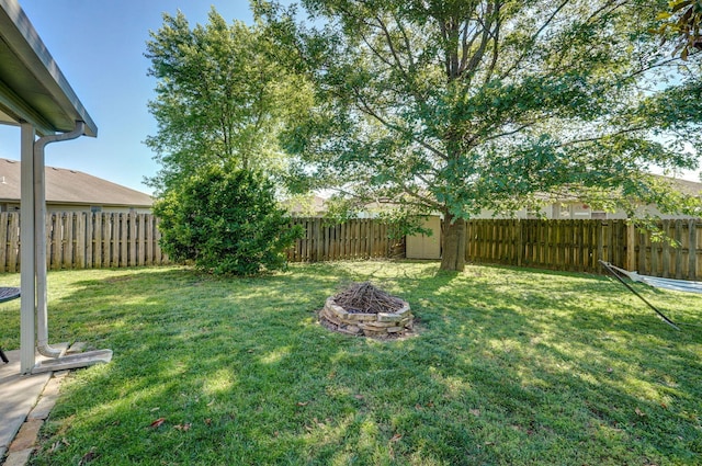 1141 N Hilton Ave, Springfield, MO 65803 - view of yard featuring a fire pit