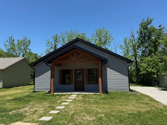 429 E S St, Mountain Grove, MO 65711 - view of front of house with a front lawn