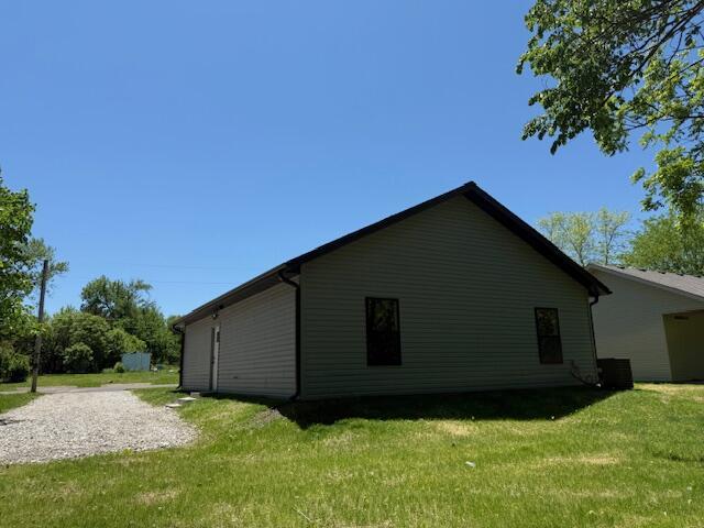 429 E S St, Mountain Grove, MO 65711 - view of side of home with a lawn