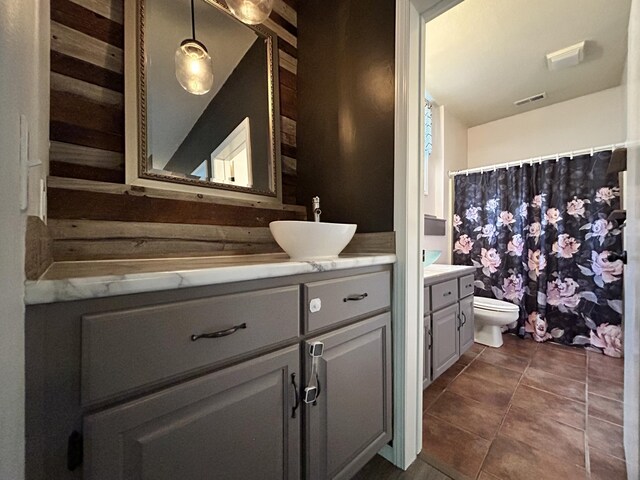 3223 W Primrose St, Springfield, MO 65807 - bathroom with vanity, toilet, curtained shower, and tile patterned flooring