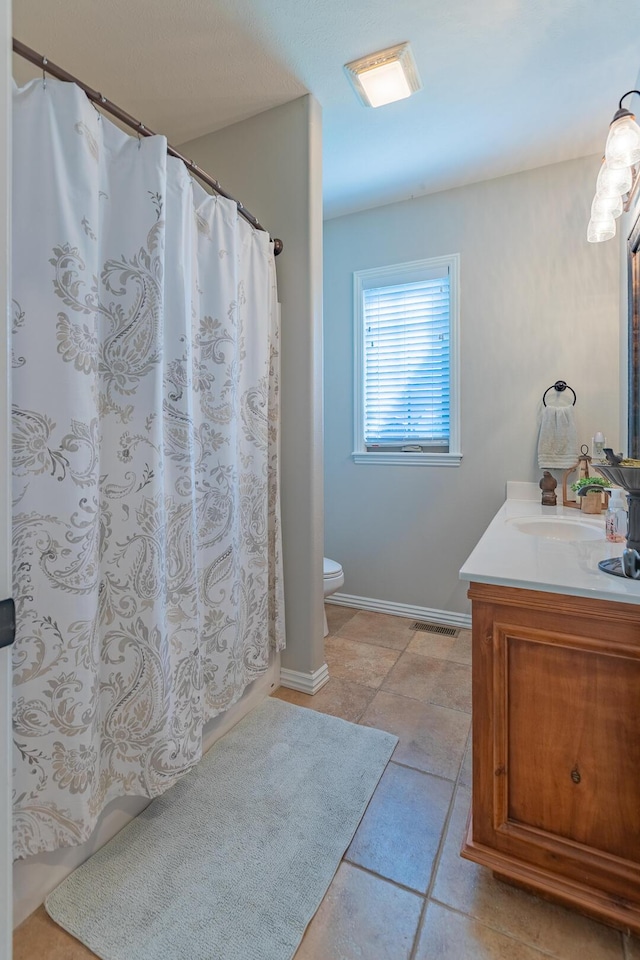 853 E Grafton Dr, Nixa, MO 65714 - full bath featuring vanity, toilet, baseboards, and a shower with curtain