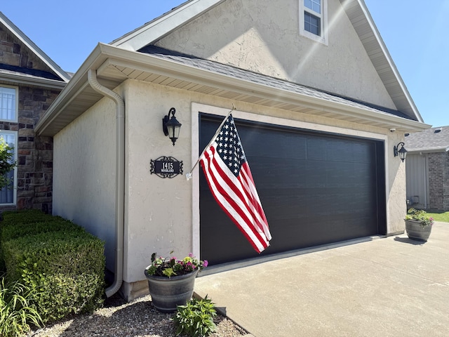 1415 Woodland Rd, Marshfield, MO 65706 - garage with concrete driveway