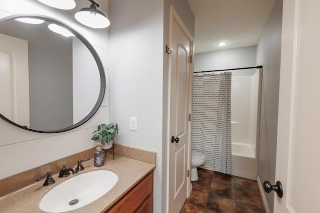 1415 Woodland Rd, Marshfield, MO 65706 - full bathroom with toilet, vanity, shower / bath combo with shower curtain, and recessed lighting