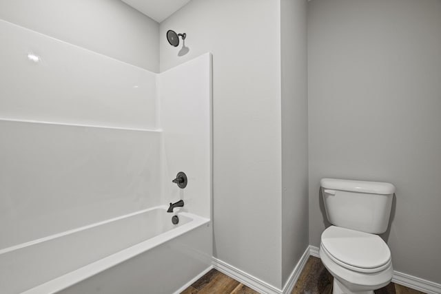 1079 Wiseman Rd, Marshfield, MO 65706 - full bathroom featuring wood finished floors, toilet, shower / tub combination, and baseboards