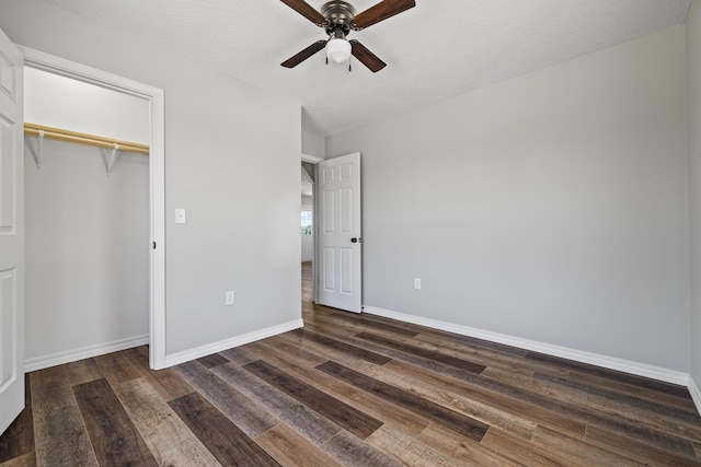 1079 Wiseman Rd, Marshfield, MO 65706 - unfurnished bedroom with dark wood-type flooring, baseboards, a closet, and a ceiling fan
