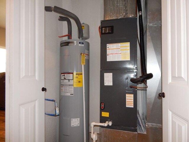 510 Kenny St, Ava, MO 65608 - utilities with water heater and heating unit