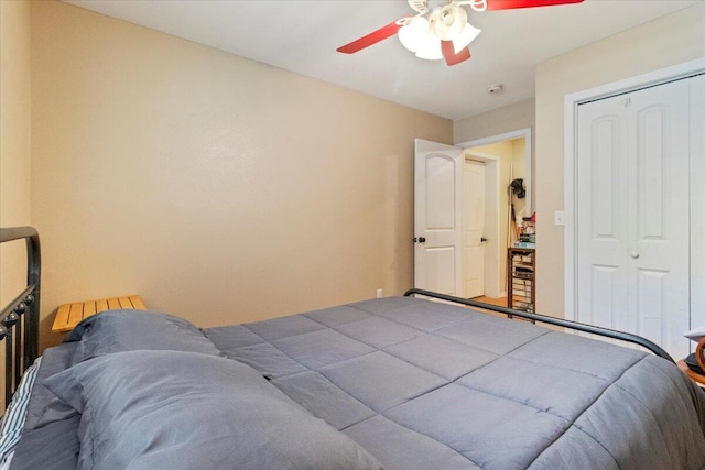 657 Plentywood Ln, Gainesville, MO 65655 - bedroom with a ceiling fan and a closet