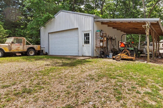 657 Plentywood Ln, Gainesville, MO 65655 - garage featuring a garage