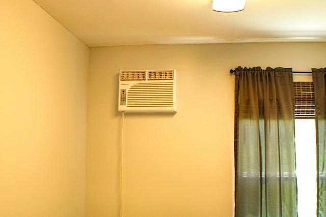 821 NW B Hwy, Osceola, MO 64776 - detailed view of a wall unit AC