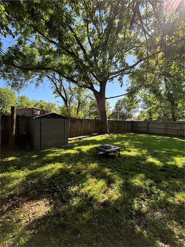 2510 W Madison St, Springfield, MO 65802 - view of yard with a fire pit