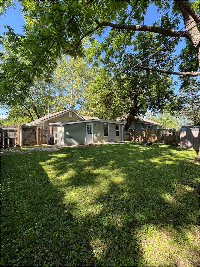 2510 W Madison St, Springfield, MO 65802 - view of yard