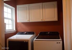 411 N Main St, Diamond, MO 64840 - laundry area with separate washer and dryer and cabinet space