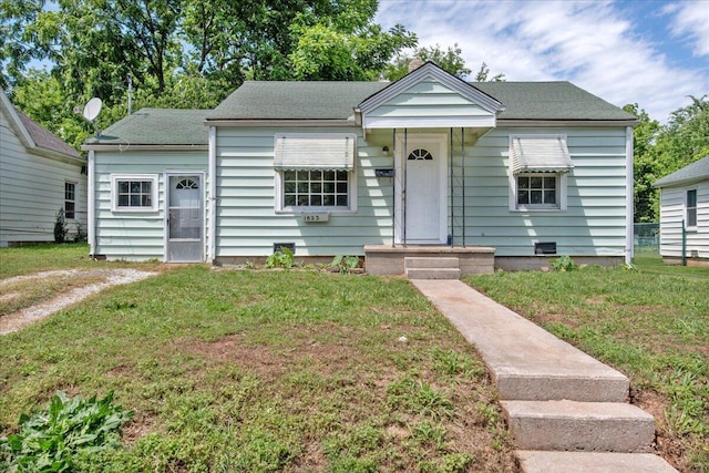 1823 W Olive St, Springfield, MO 65802 - bungalow-style home featuring a front yard