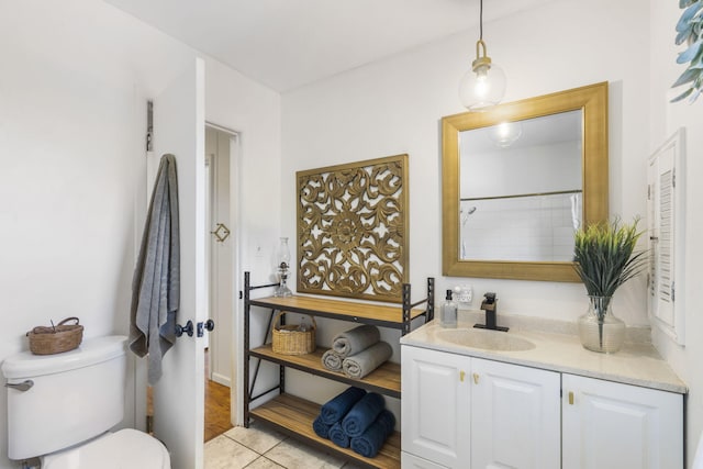 305 Cliff Dr, Branson, MO 65616 - full bath featuring toilet, vanity, and tile patterned floors