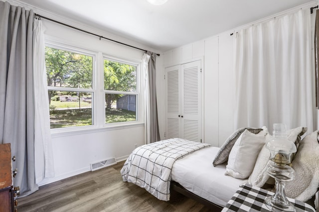 305 Cliff Dr, Branson, MO 65616 - bedroom featuring multiple windows, wood finished floors, baseboards, and a closet