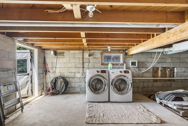 305 Cliff Dr, Branson, MO 65616 - laundry room featuring washer and dryer