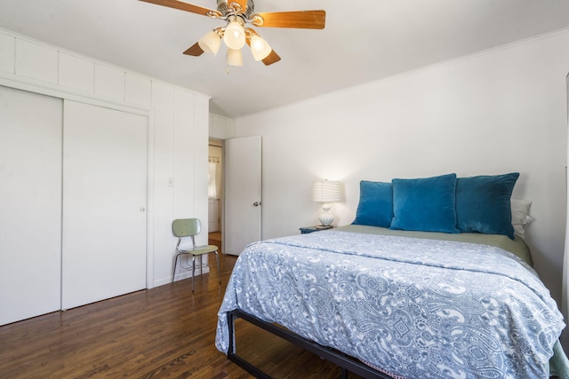 305 Cliff Dr, Branson, MO 65616 - bedroom featuring wood finished floors, a ceiling fan, and a closet