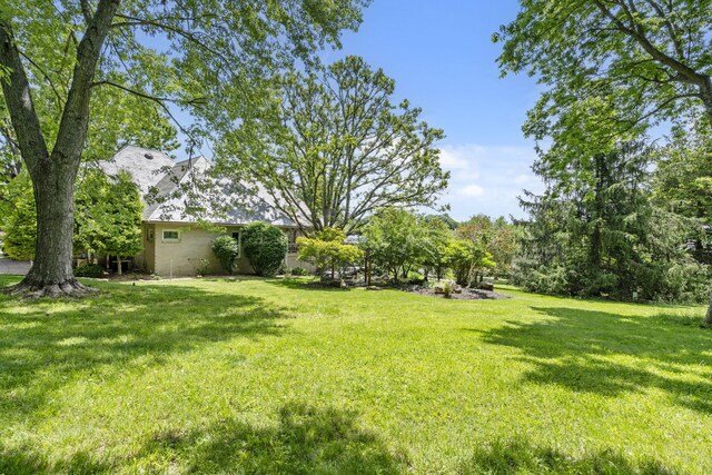 5575 S Castlebay Dr, Springfield, MO 65809 - view of grassy yard