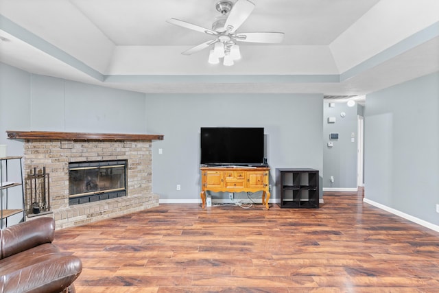 3645 S Ridgecrest Ave, Springfield, MO 65807 - unfurnished living room featuring a tray ceiling, wood finished floors, ceiling fan, and baseboards