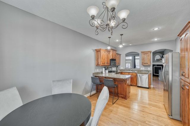 3192 W Melbourne St, Springfield, MO 65810 - dining room featuring arched walkways, light wood-type flooring, a chandelier, baseboards, and recessed lighting