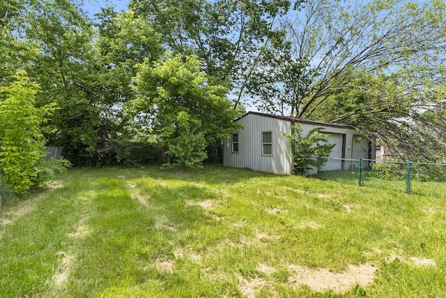 2500 W Mount Vernon St, Springfield, MO 65802 - view of yard featuring an outbuilding