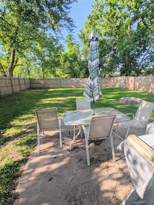 204 E College St, Walnut Grove, MO 65770 - view of patio with outdoor dining space