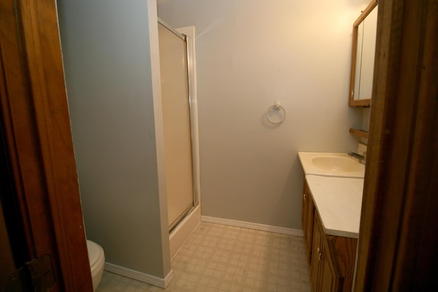 360 Banning St, Marshfield, MO 65706 - full bath featuring a shower with shower door, tile patterned floors, toilet, and vanity