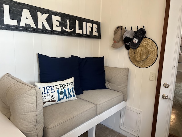21937 Lake Rd Unit M12, Cassville, MO 65625 - mudroom with a decorative wall