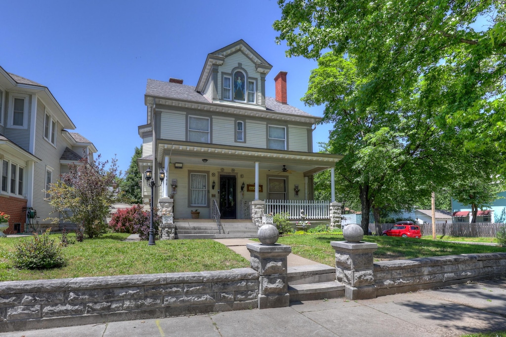 102 S Moffet Ave, Joplin, MO 64801 - view of front of property with a porch and a chimney