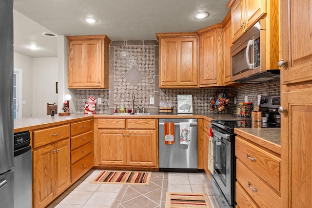 4266 S 94th Rd, Bolivar, MO 65613 - kitchen with appliances with stainless steel finishes, a sink, tasteful backsplash, light tile patterned flooring, and recessed lighting