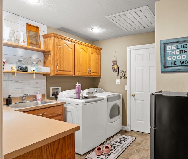 4266 S 94th Rd, Bolivar, MO 65613 - laundry room with cabinet space, washing machine and clothes dryer, and a textured ceiling