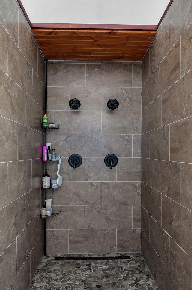 5116 S 165th Rd, Bolivar, MO 65613 - full bath featuring tiled shower and wood ceiling