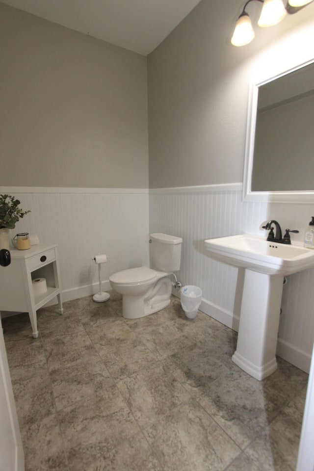 2362 Hazelwood Rd, Seymour, MO 65746 - bathroom featuring wainscoting and toilet