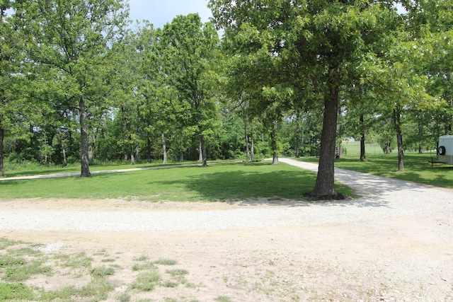 2362 Hazelwood Rd, Seymour, MO 65746 - surrounding community featuring a lawn