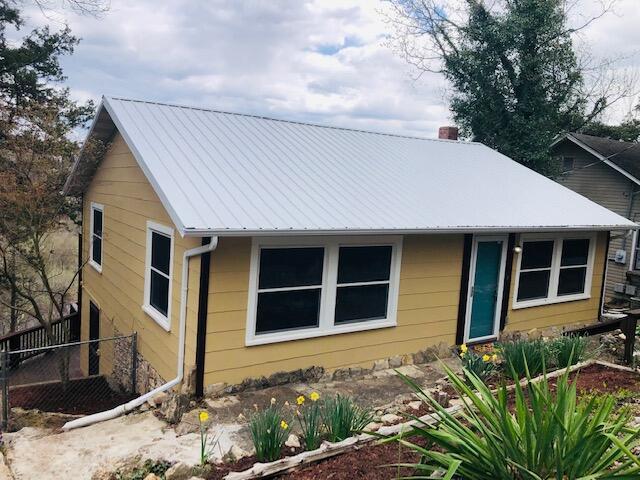 530 Taneycomo Hill Dr, Hollister, MO 65672 - view of front of house with metal roof