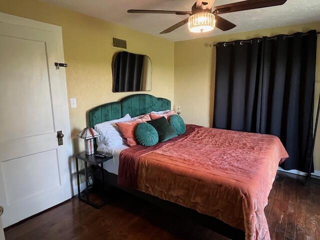 530 Taneycomo Hill Dr, Hollister, MO 65672 - bedroom featuring wood finished floors and a ceiling fan