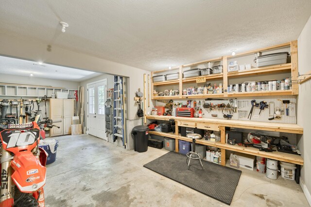 3262 S Thornridge Dr, Springfield, MO 65809 - garage featuring a workshop area