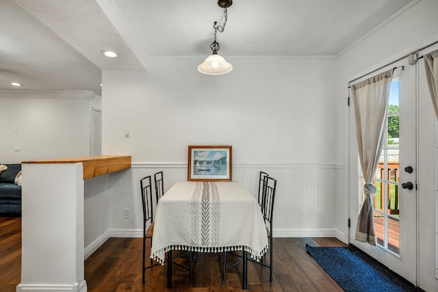 332 E Silsby St, Springfield, MO 65807 - dining room featuring wood finished floors, a wainscoted wall, crown molding, and recessed lighting