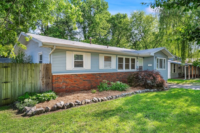 332 E Silsby St, Springfield, MO 65807 - ranch-style home featuring brick siding
