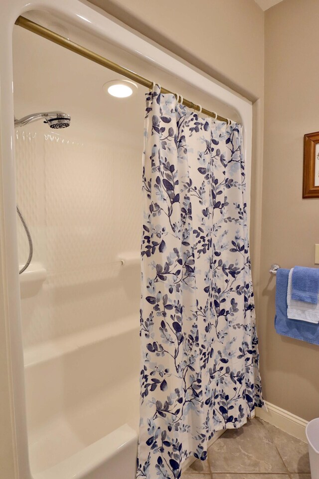 607 Sumac Ln, Marshfield, MO 65706 - full bath featuring baseboards, shower / bathtub combination with curtain, and tile patterned flooring